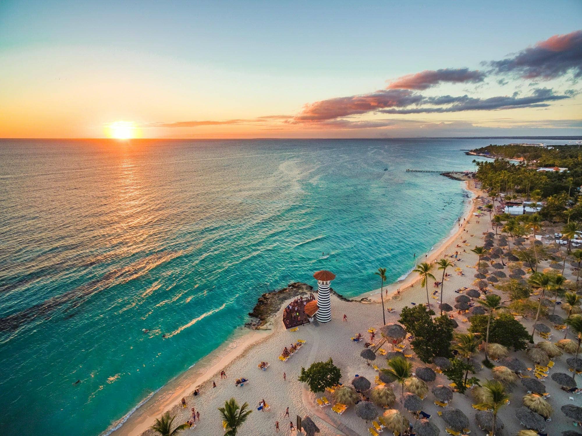 Bayahibe atardecer desde el aire – pueblo de buceo a 90 minutos de Punta Cana