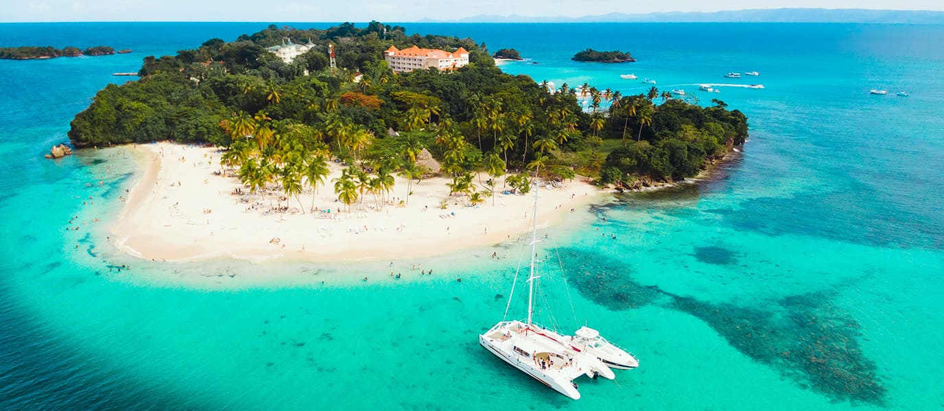 Cayo Levantado Samaná República Dominicana – isla tropical con agua turquesa y catamarán