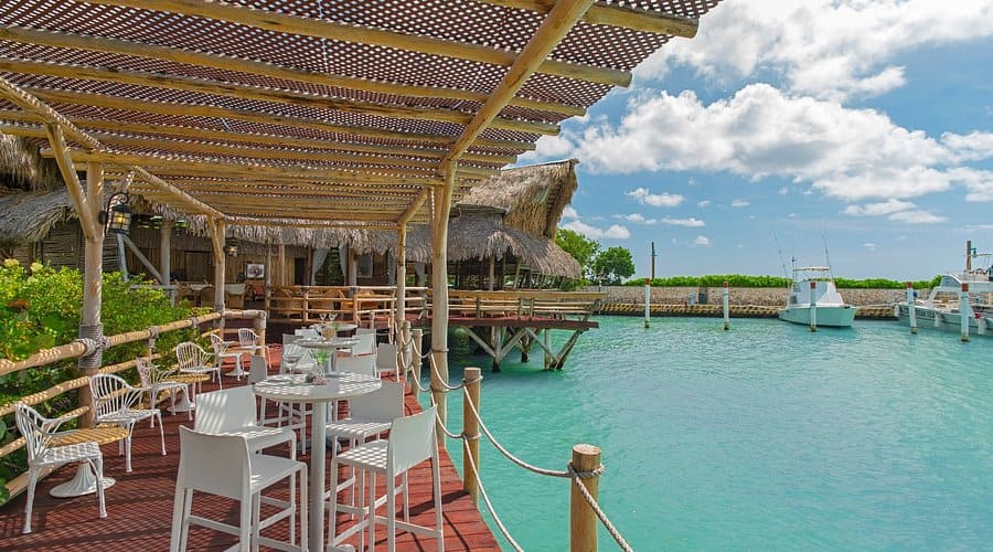 La Yola Restaurant Punta Cana – restaurante sobre el agua con vista a la marina de noche